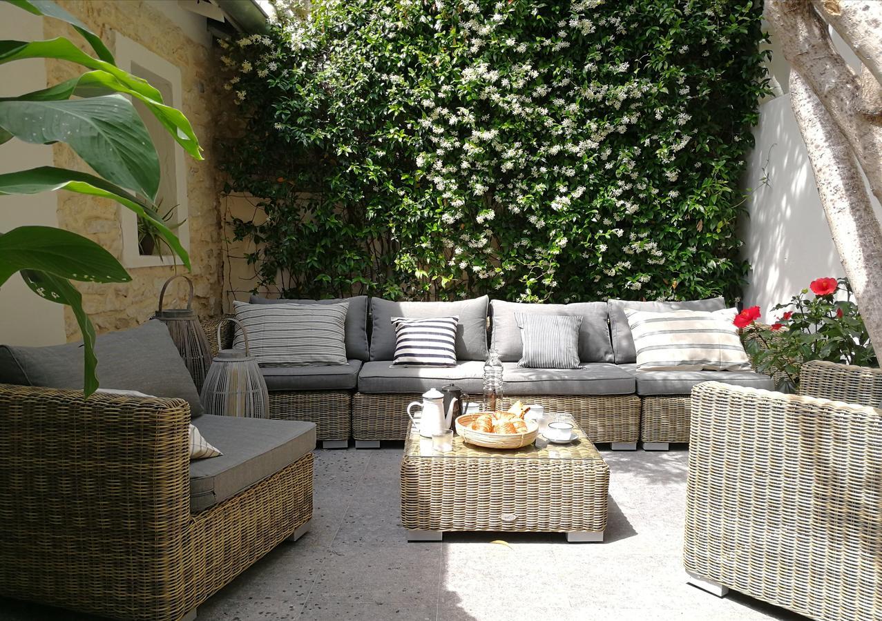 Antichambre Nimes Luaran gambar